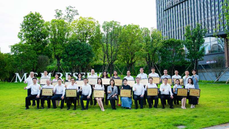 九游老哥J9俱乐部电气获评珠海市 “双强” 企业称号！